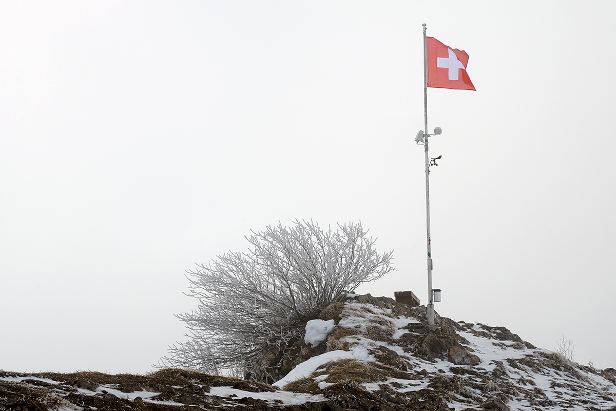 Snow Hike in the Swiss Jura Mountains (12)