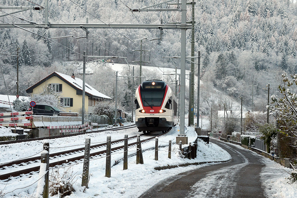 Snow Hike in the Swiss Jura Mountains (15)